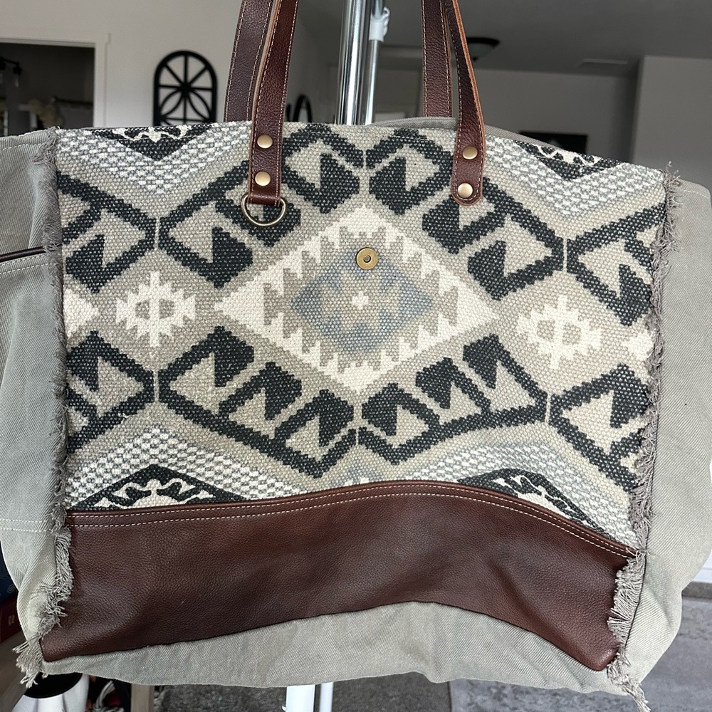 Myra Weekender